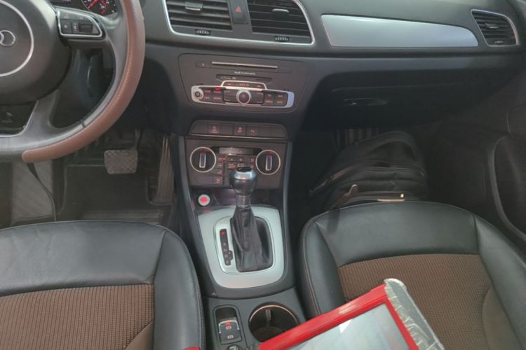 Audi Q3 2019 car image #14