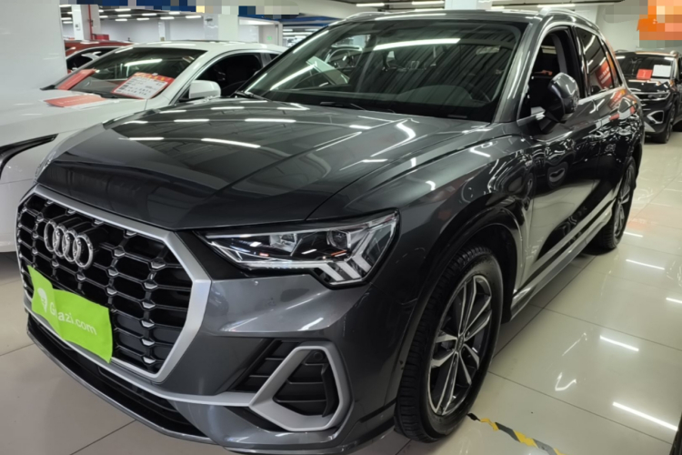 Audi Q3 2021 car image #2