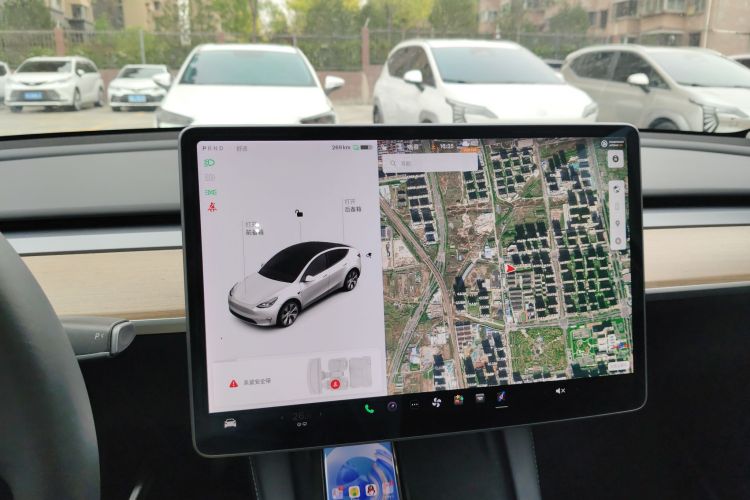 Tesla Model Y 2021 car image #13