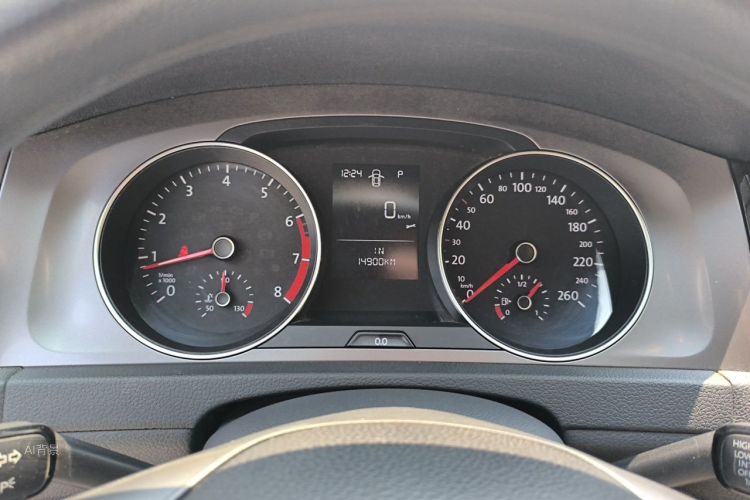 Volkswagen Golf 2017 car image #13
