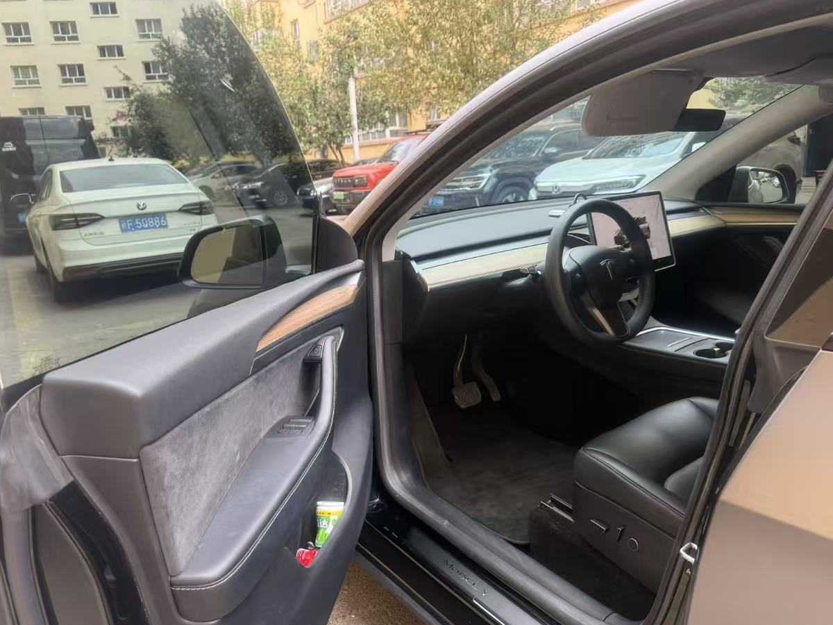 Tesla Model Y 2023 car image #3