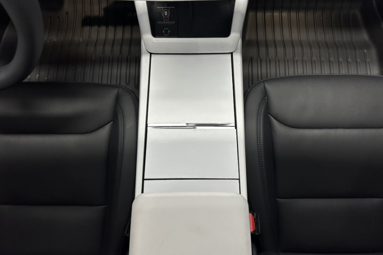 Tesla Model 3 2026 car image #12