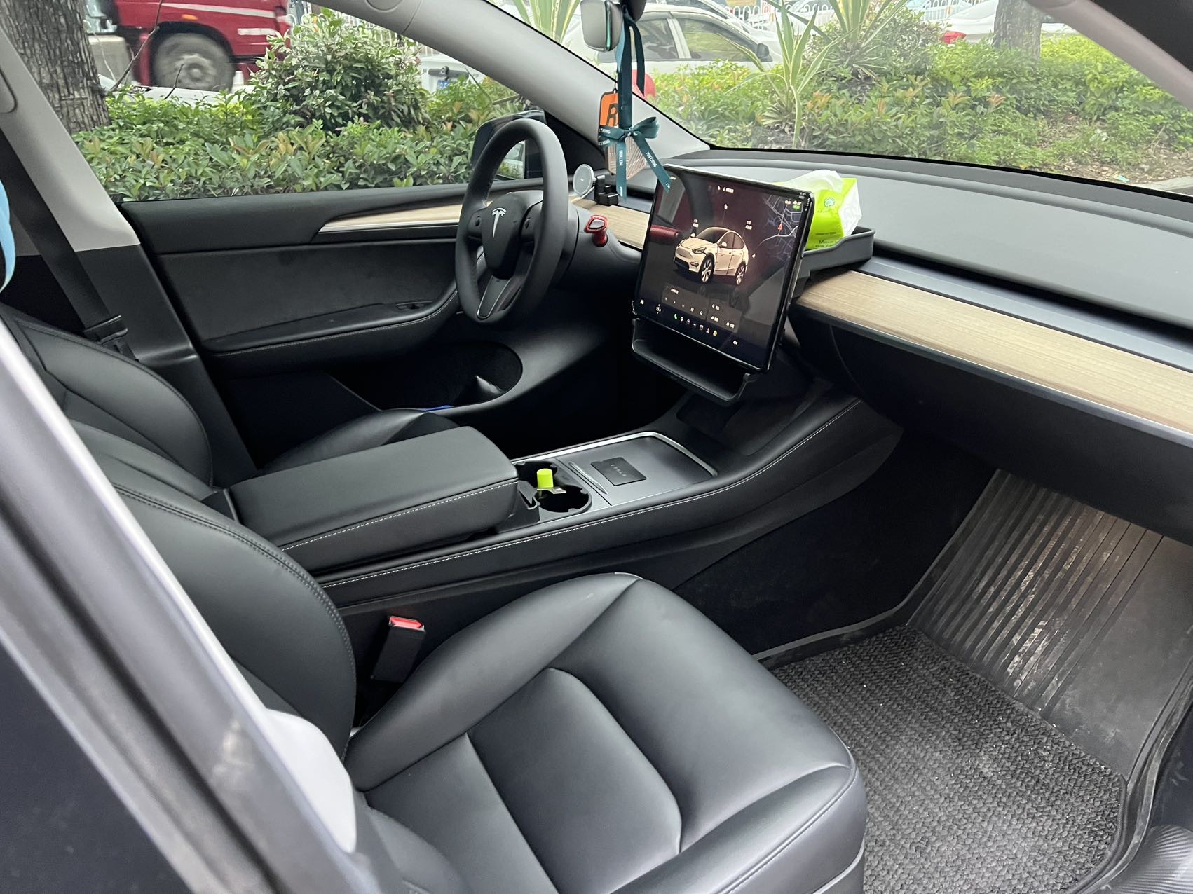 Tesla Model Y 2022 #6 Tesla Model Y 2022 car image #6