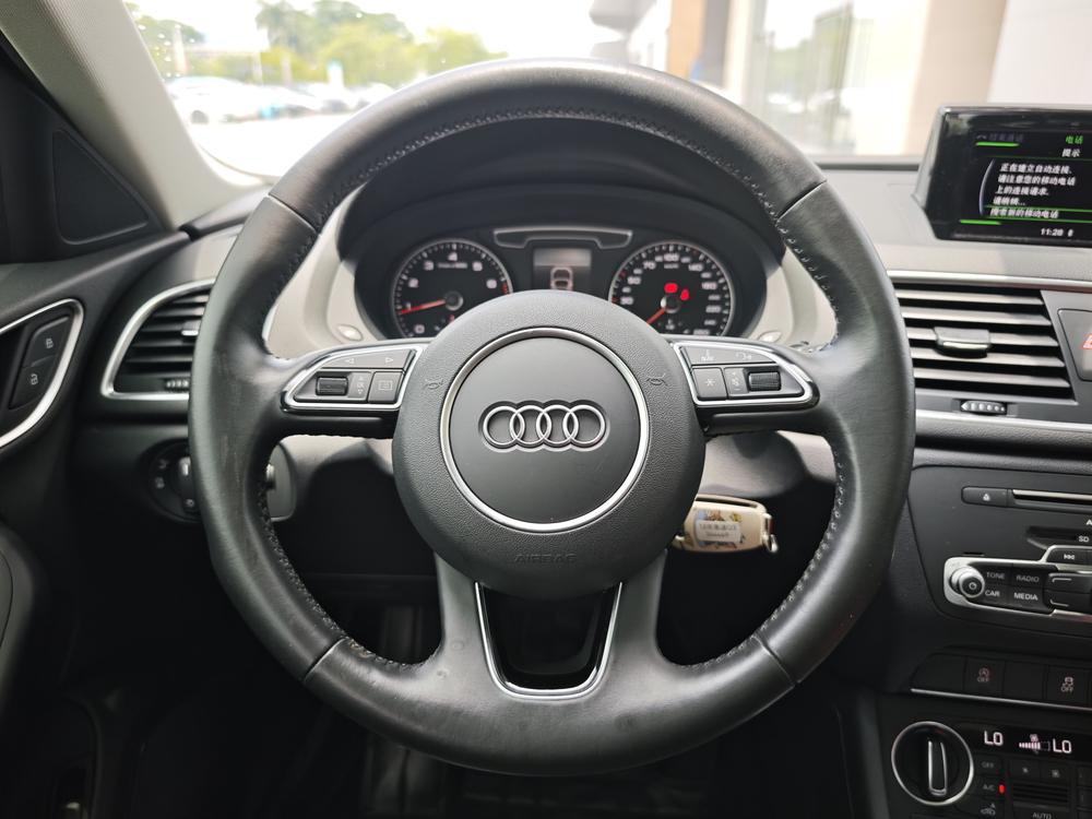 Audi Q3 2018 car image #13