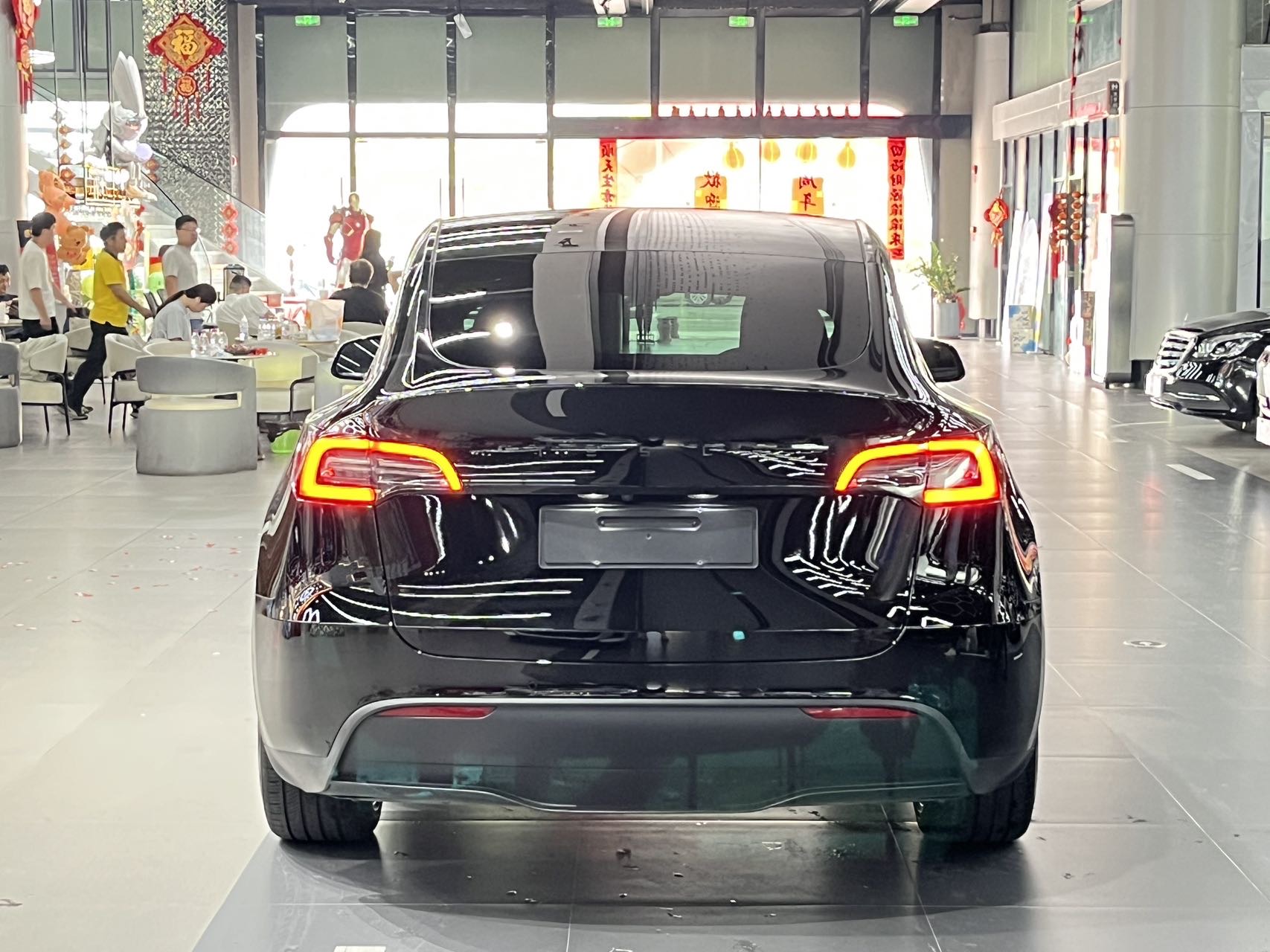 Tesla Model Y 2023 #8 Tesla Model Y 2023 car image #8