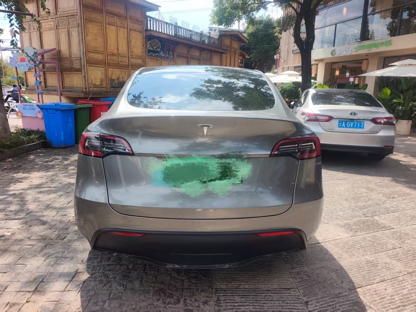 Tesla Model Y 2022 #3 Tesla Model Y 2022 car image #3