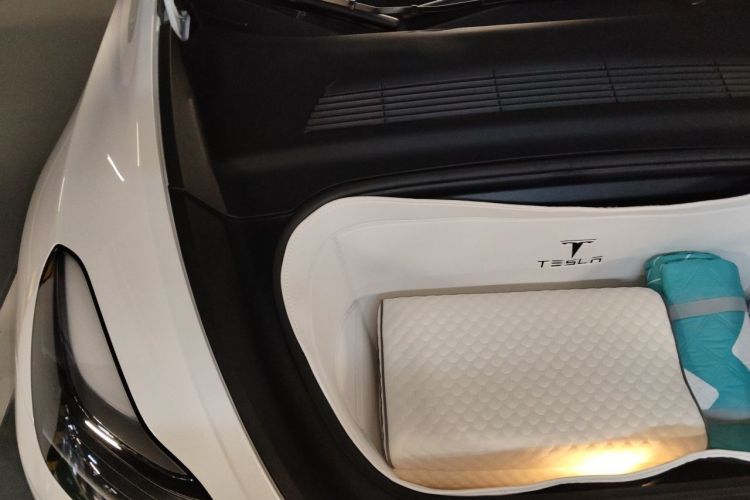 Tesla Model Y 2022 car image #24