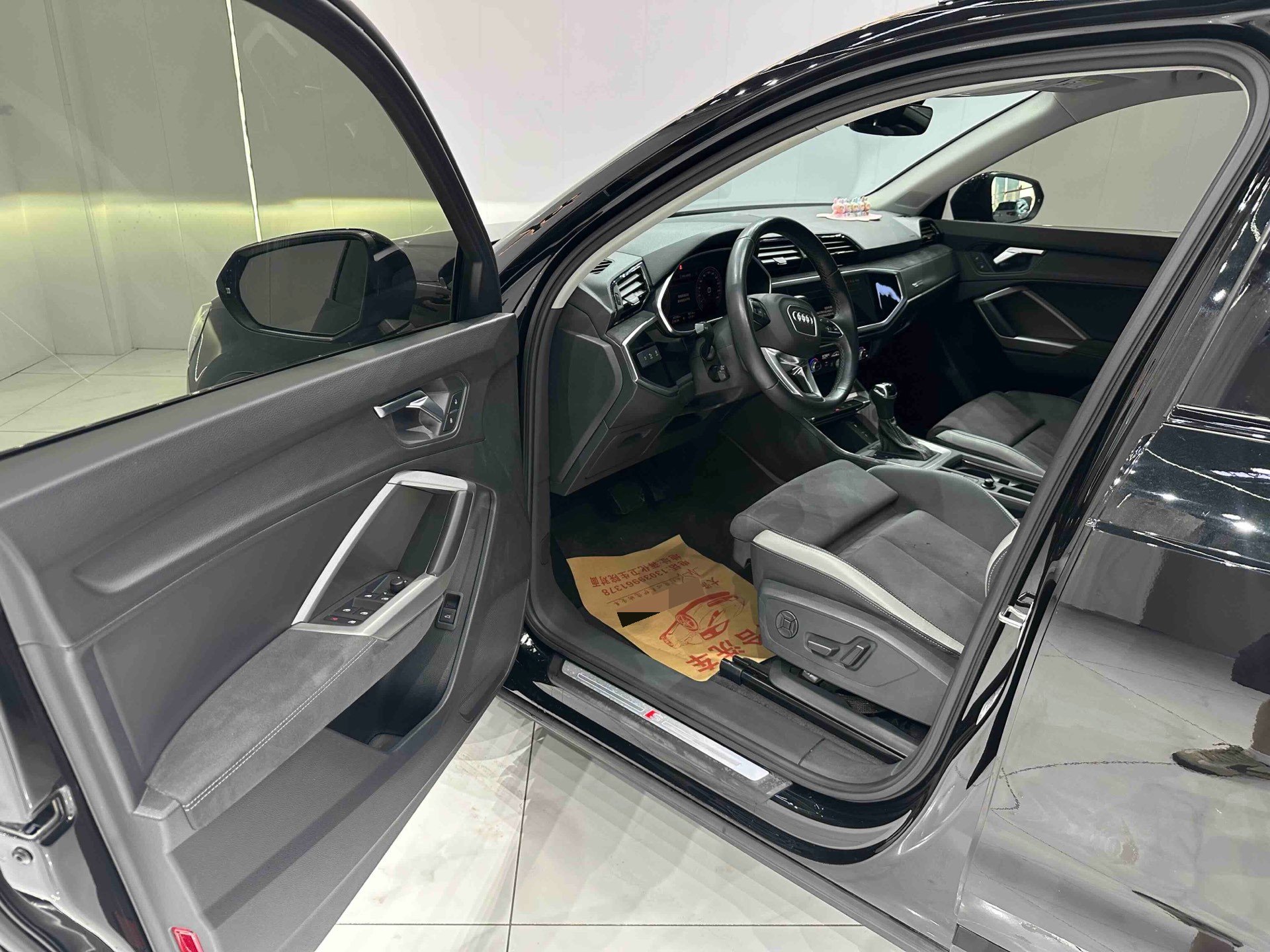 Audi Q3 2023 car image #7