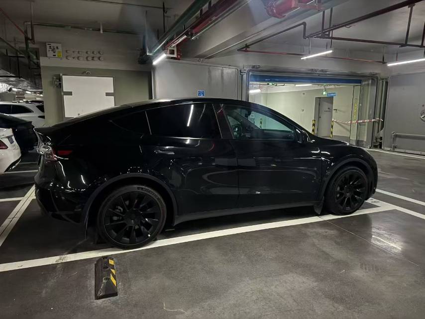 Tesla Model Y 2022 car image #10