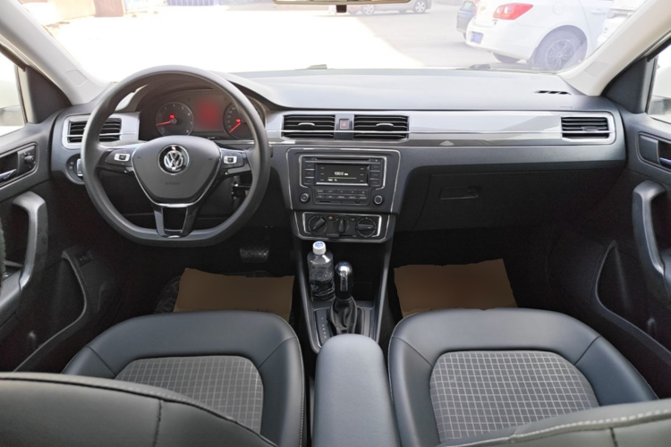 Volkswagen Santana 2018 car image #10