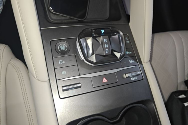 BYD YuanUP 2024 #18 BYD YuanUP 2024 immagine di auto #18