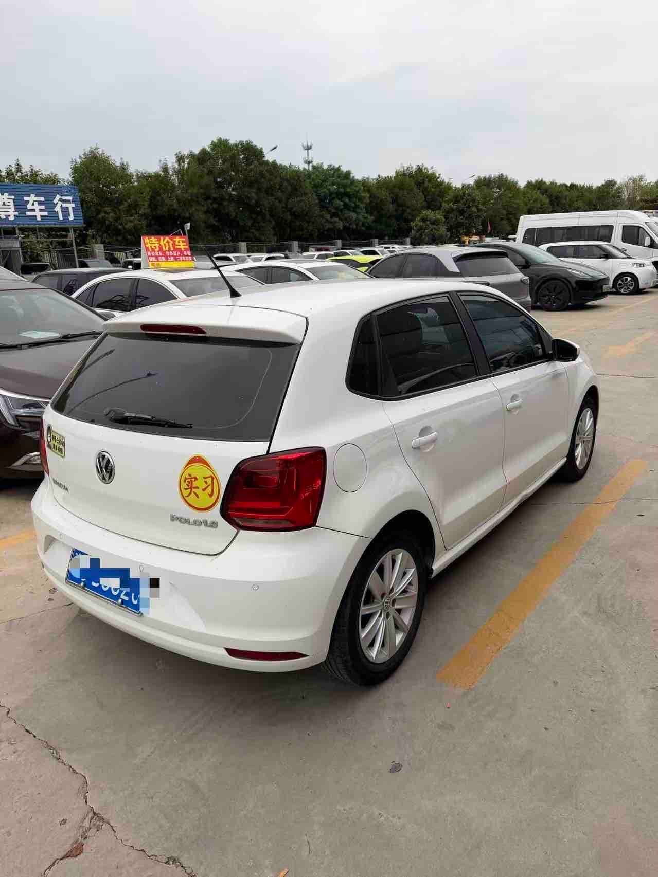 Volkswagen Polo 2014 car image #2