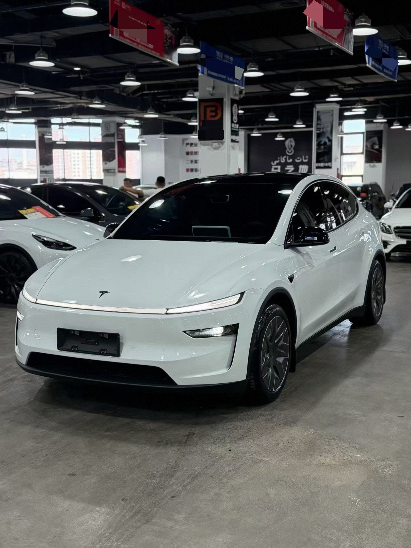 Tesla Model Y L 2025 Tesla Model Y L 2025 car image