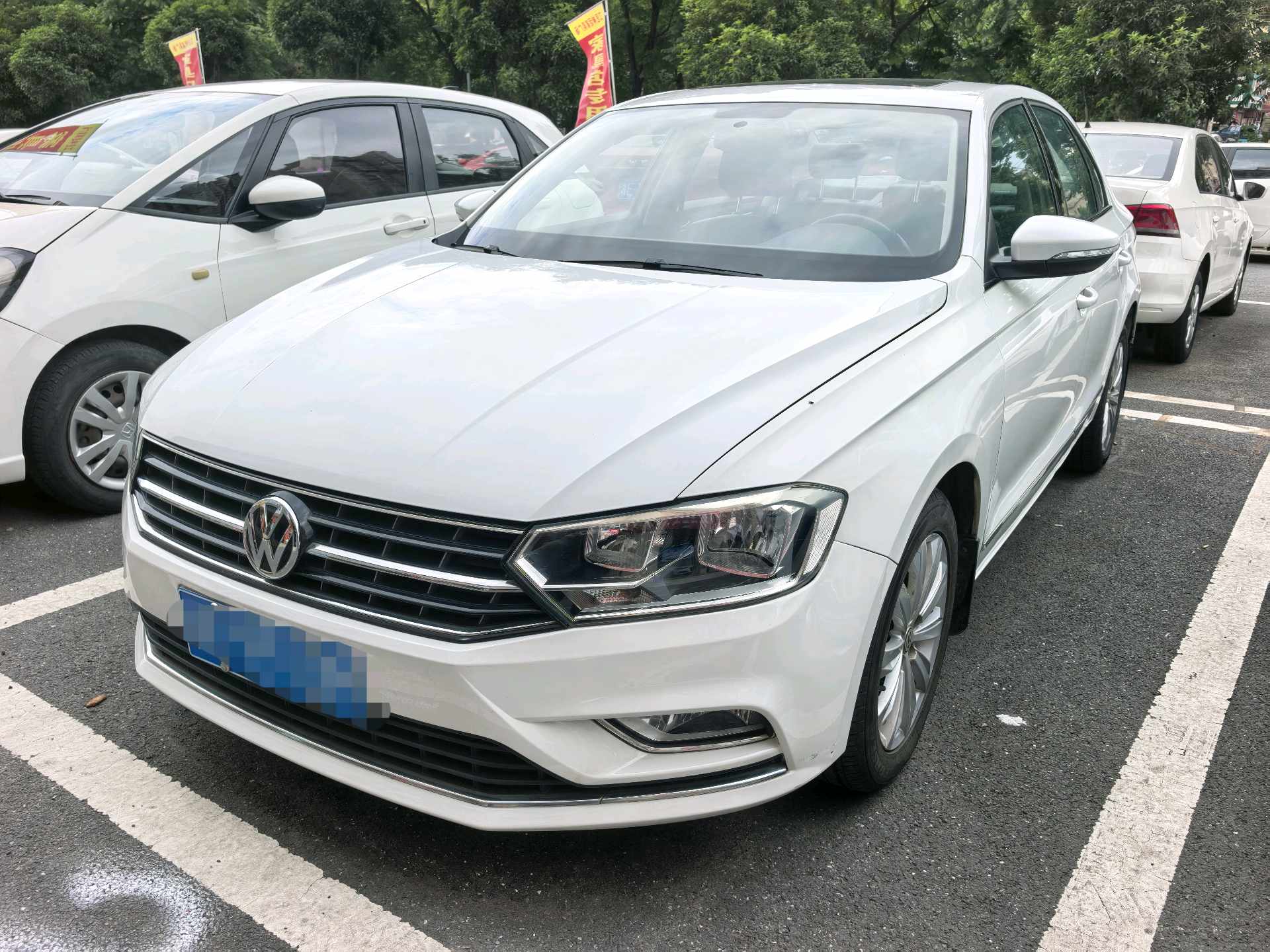Volkswagen Bora 2016 car image 