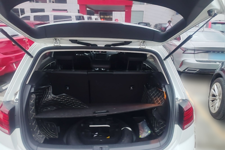 Volkswagen Golf 2019 car image #21