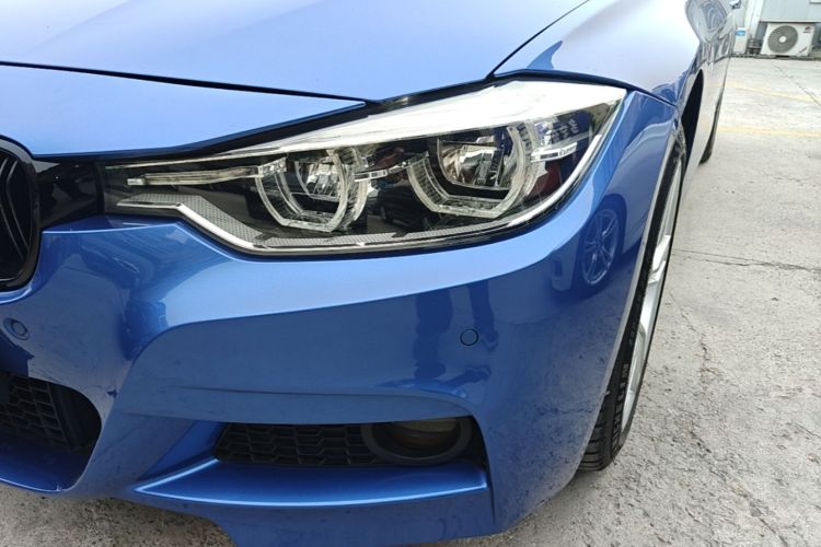 BMW 3 Series 2018 car image #23