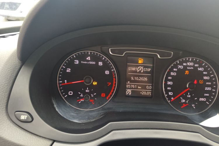 Audi Q3 2016 car image #12