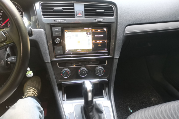 Volkswagen Golf 2019 car image #15