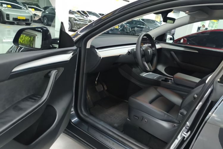 Tesla Model Y 2024 #16 Tesla Model Y 2024 car image #16