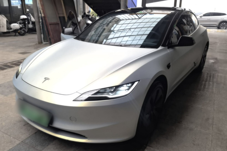 Tesla Model 3 2024 car image #2