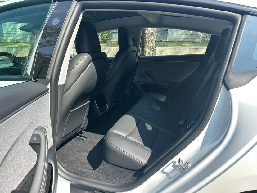 Tesla Model 3 2026 immagine di auto #5