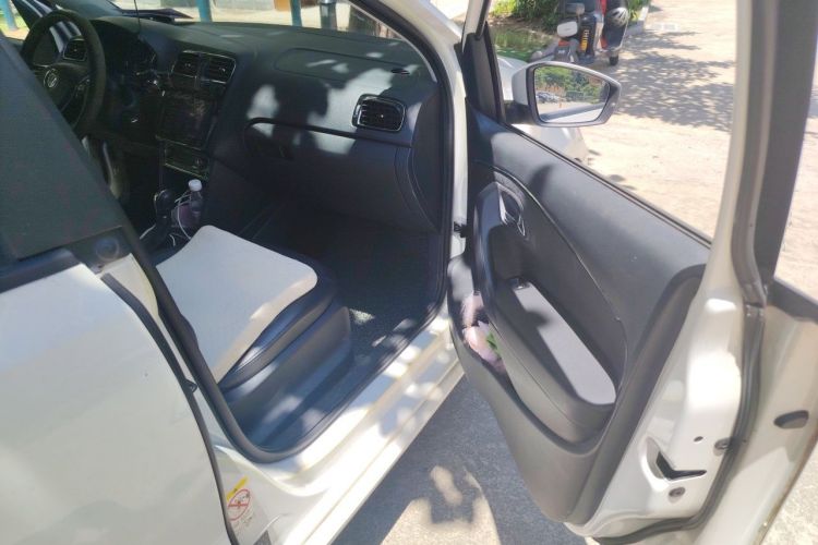 Volkswagen Polo 2016 car image #23