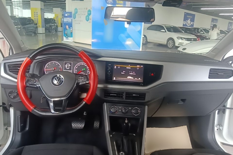 Volkswagen Polo 2022 car image #10