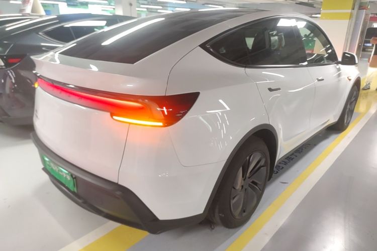 Tesla Model Y 2026 car image #5