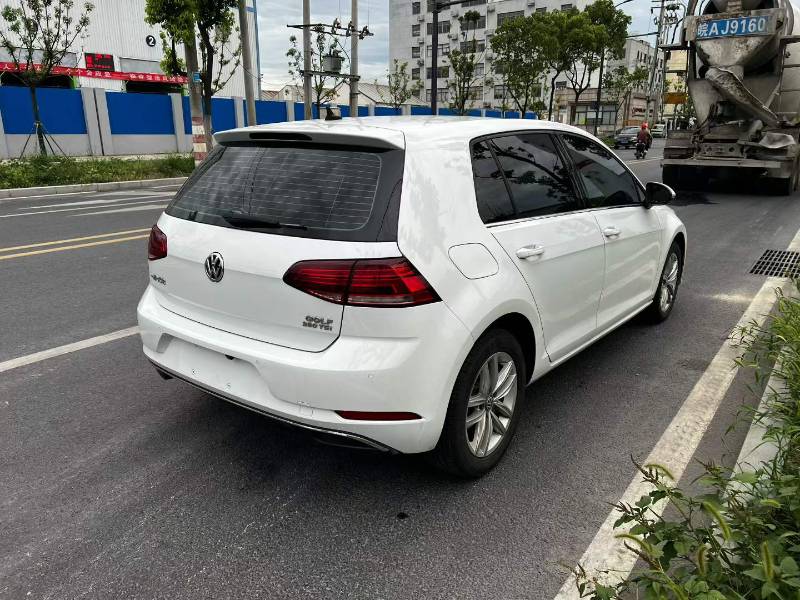 Volkswagen Golf 2019 car image #4
