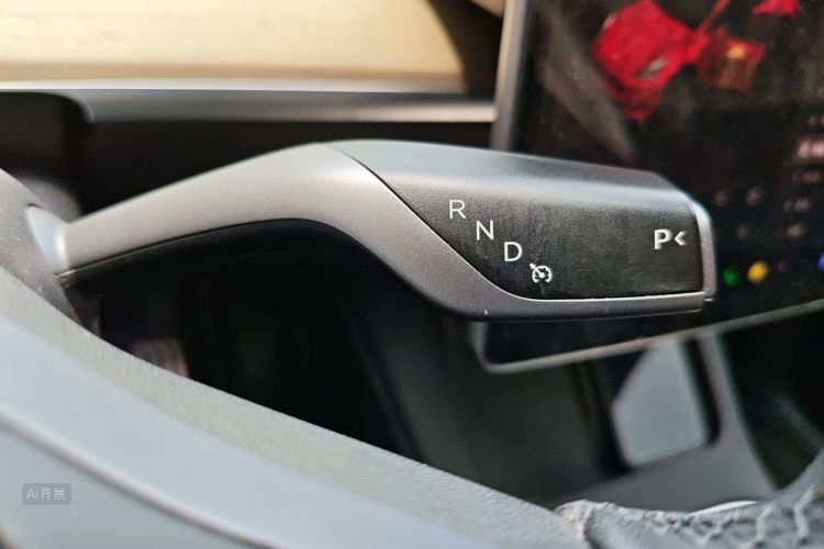 Tesla Model Y 2023 immagine di auto #16
