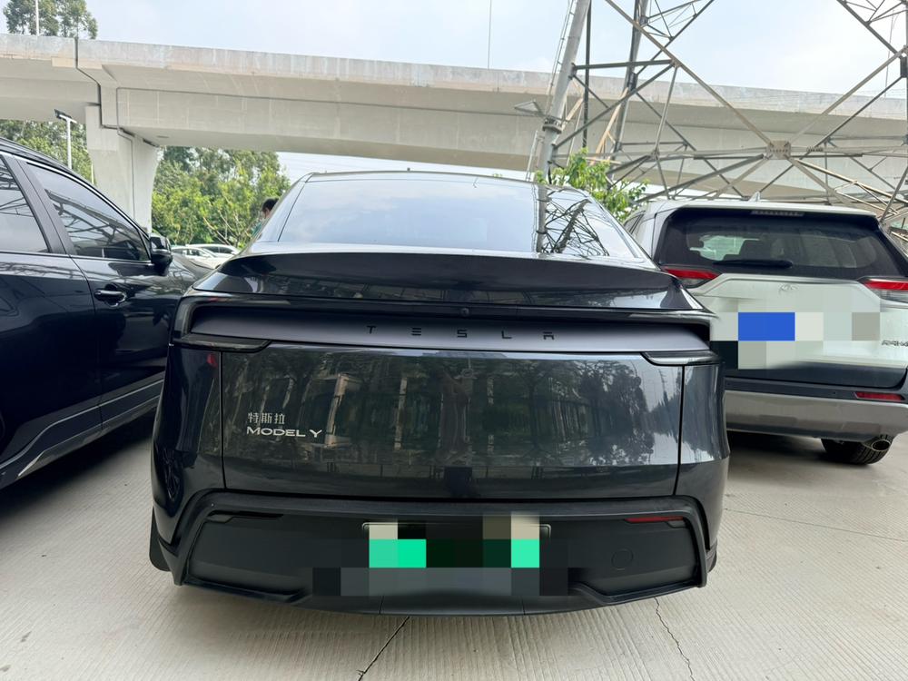 Tesla Model Y 2025 car image #5