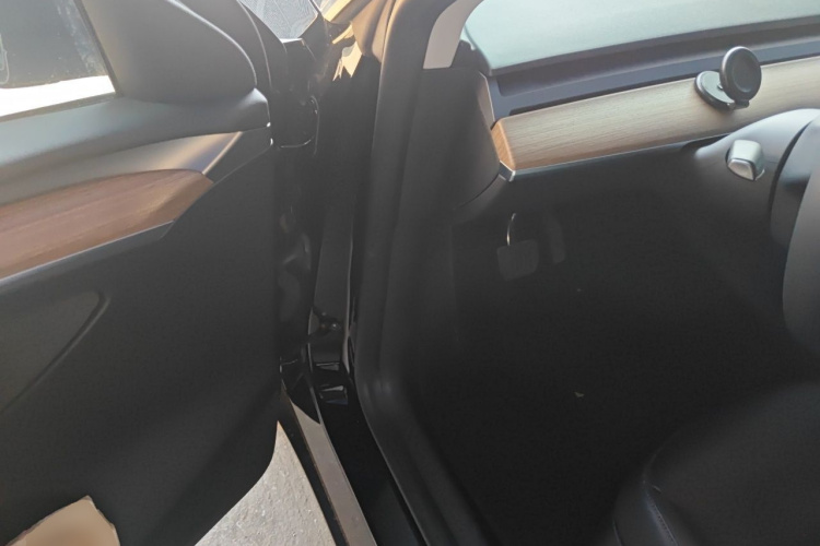 Tesla Model Y 2023 #9 Tesla Model Y 2023 car image #9