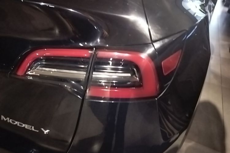 Tesla Model Y 2023 #8 Tesla Model Y 2023 car image #8