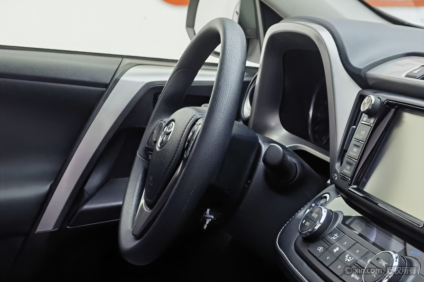 Toyota RAV4 2019 изображение автомобиля #23