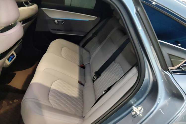 BYD Han 2025 car image #17