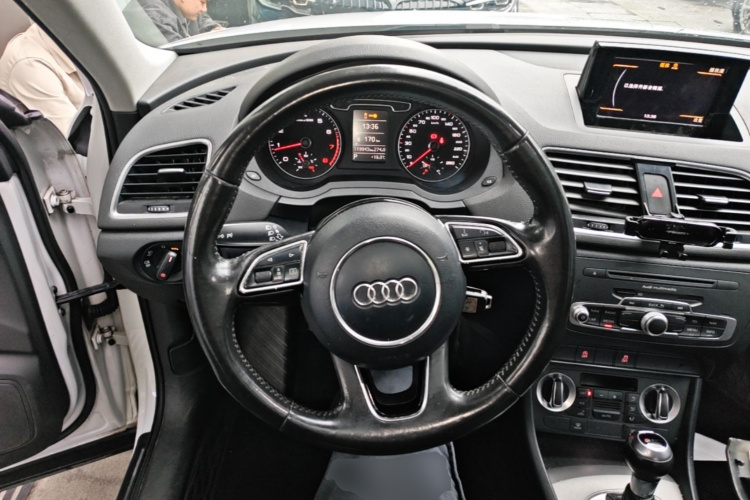 Audi Q3 2015 #11 Audi Q3 2015 car image #11