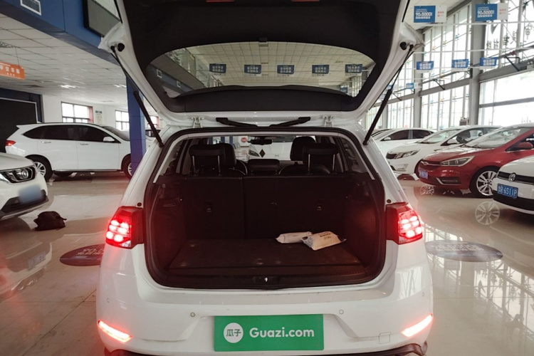 Volkswagen Golf 2018 car image #21