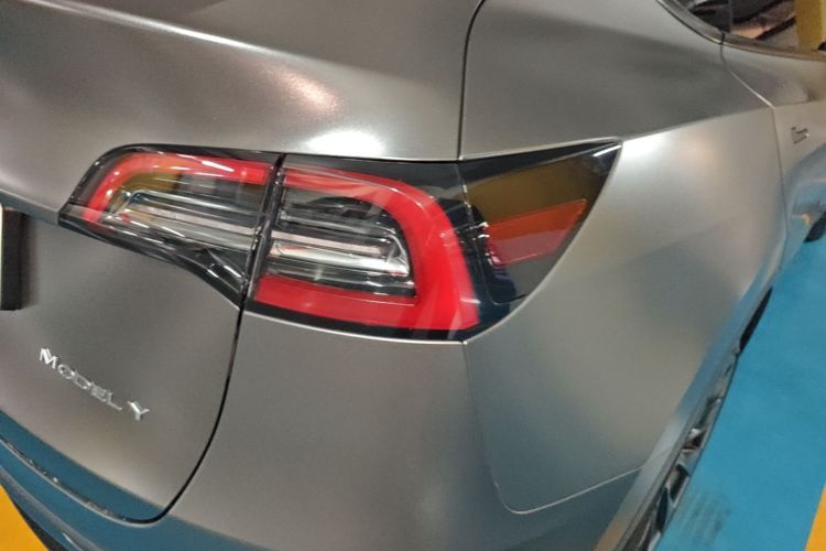 Tesla Model Y 2022 car image #8