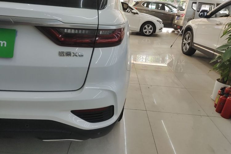 GEELY Vision X6 2019 imagen de coche #8