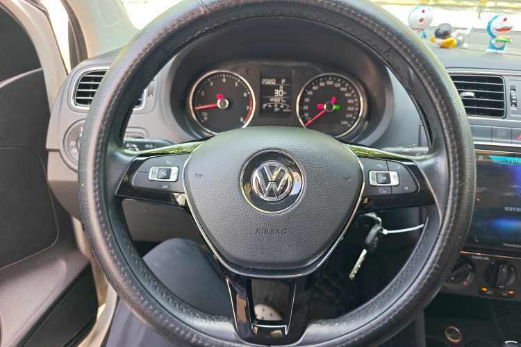 Volkswagen Polo 2017 car image #11