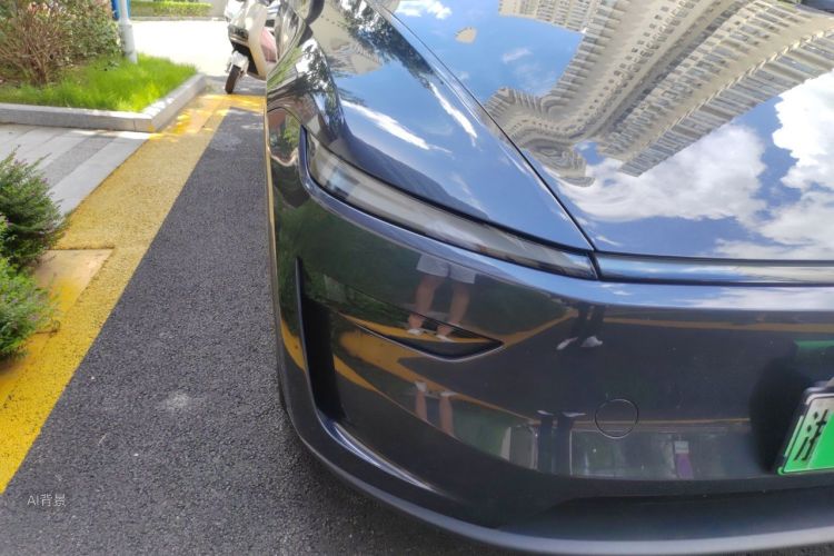 Tesla Model Y 2025 car image #8