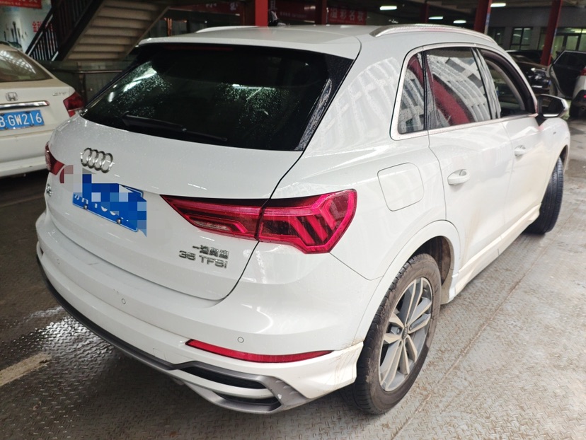 Audi Q3 2023 car image #6