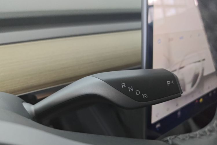 Tesla Model Y 2023 #14 Tesla Model Y 2023 car image #14