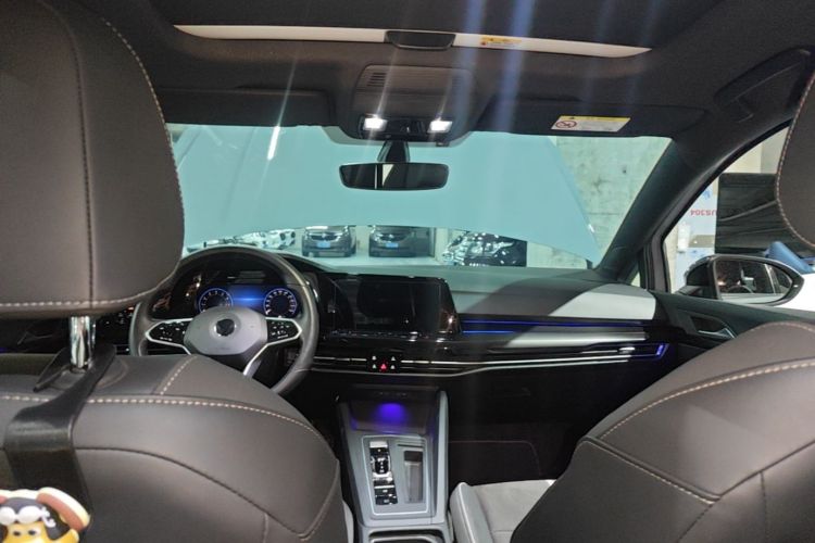 Volkswagen Golf 2023 car image #18