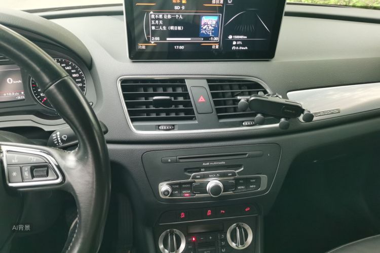 Audi Q3 2016 car image #15
