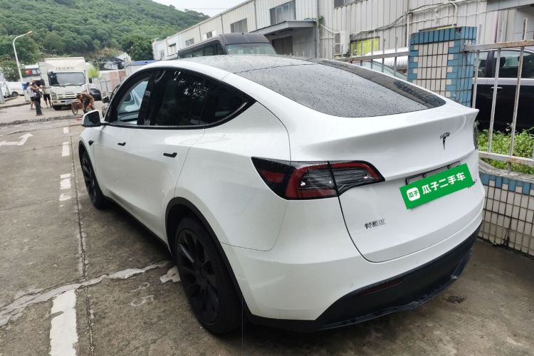 Tesla Model Y 2023 #5 Tesla Model Y 2023 car image #5