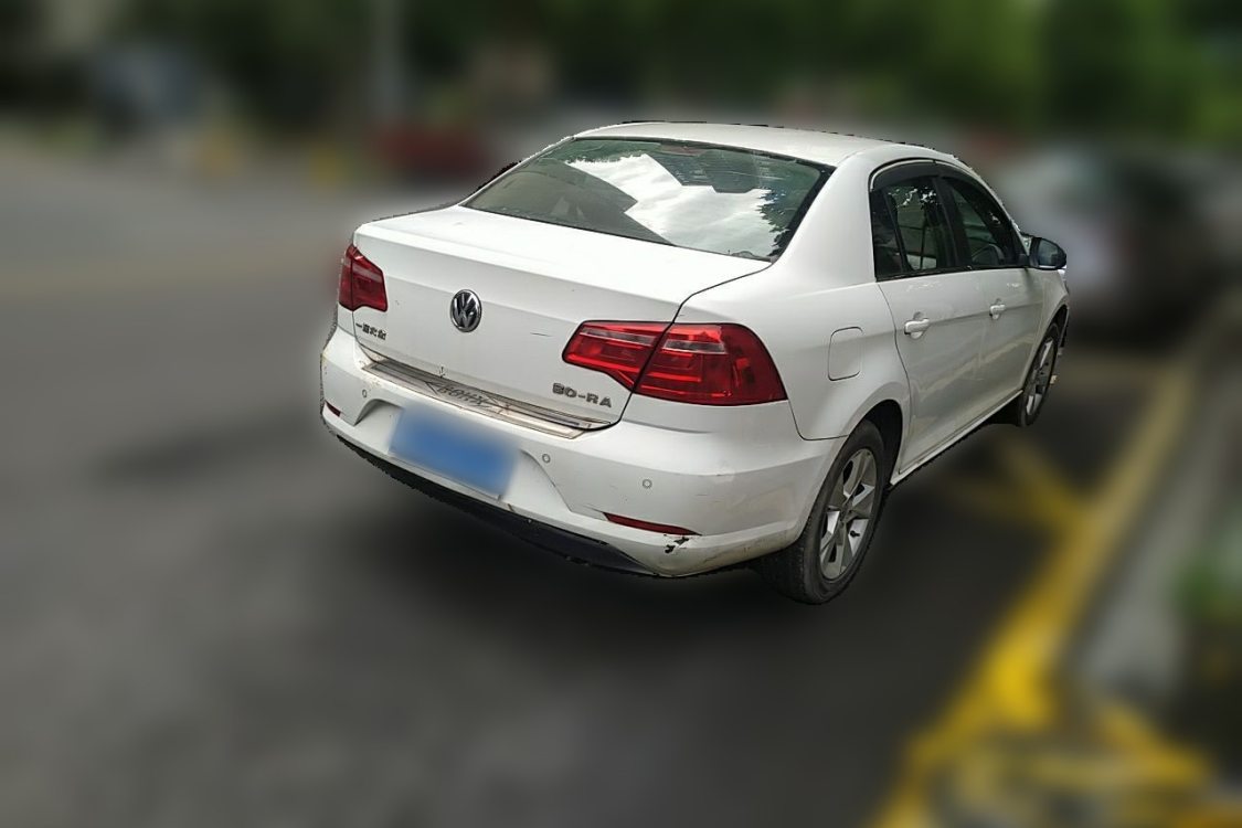 Volkswagen Bora 2013 car image #4