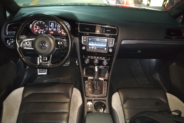 Volkswagen Golf 2017 car image #10