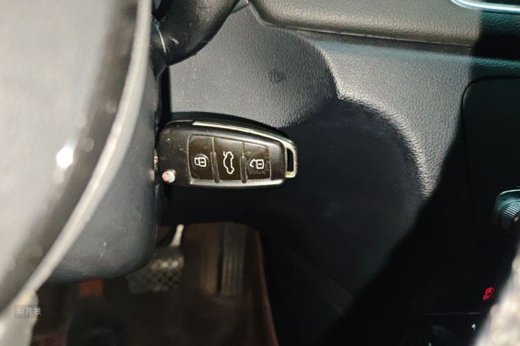 Audi Q3 2016 car image #10