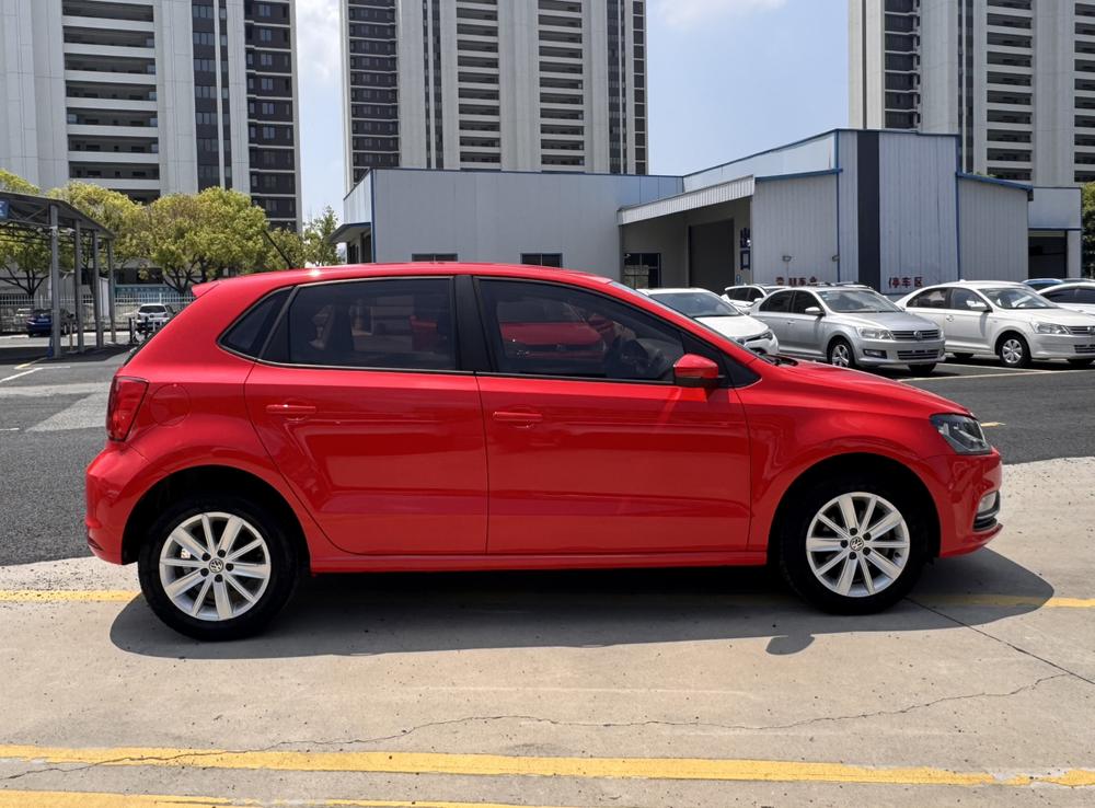 Volkswagen Polo 2014 car image #8